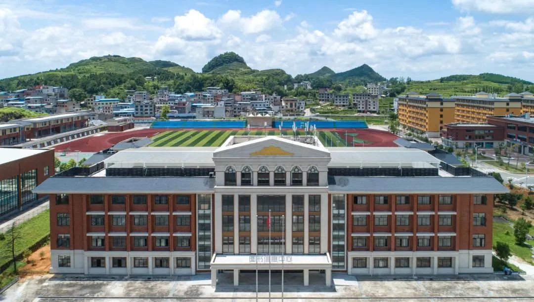 DeepSeek通知你，报读贵州铜仁数据职业学院的10大优势！